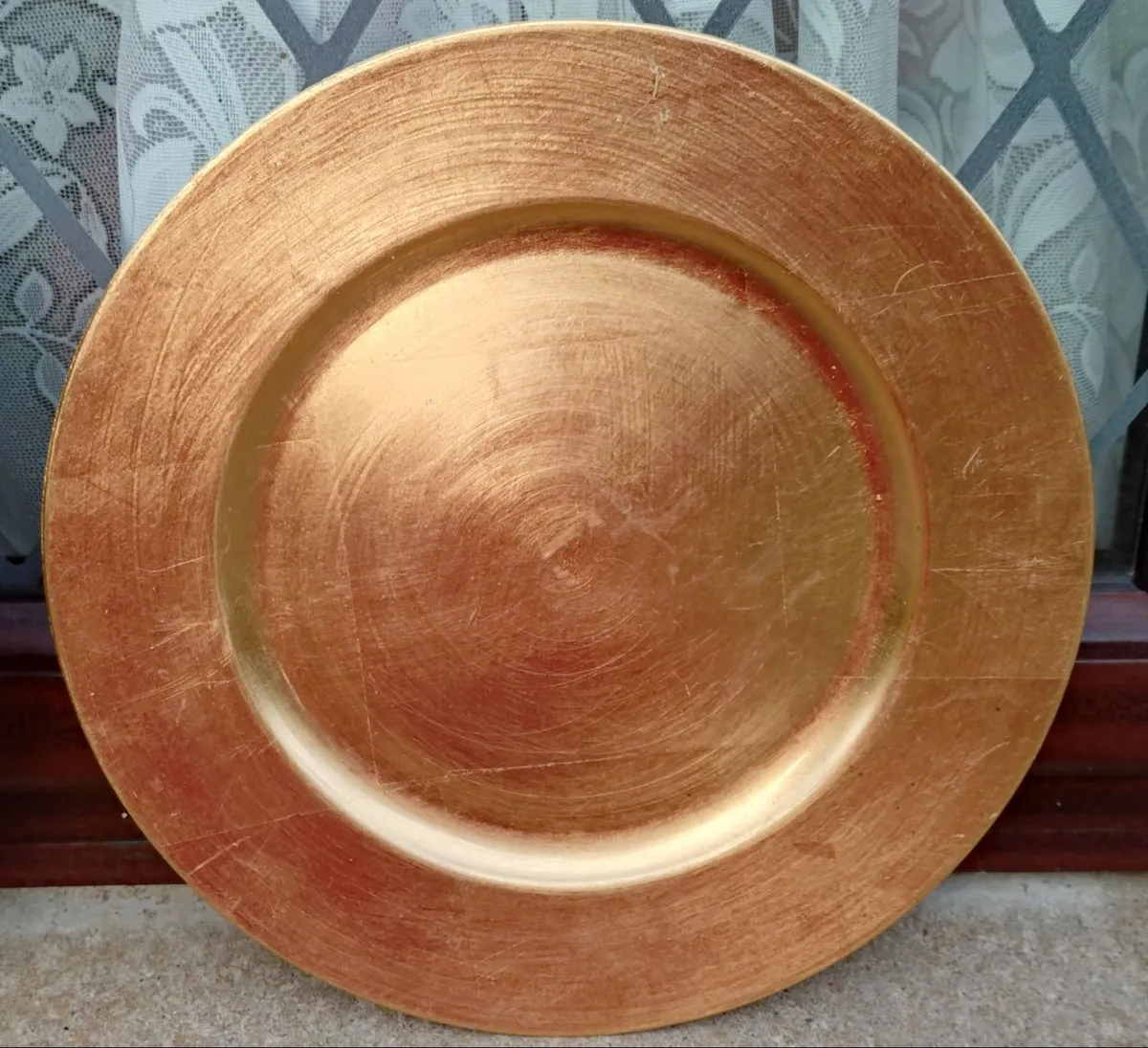 5 LARGE PLASTIC PLATES (USED). - Image 4
