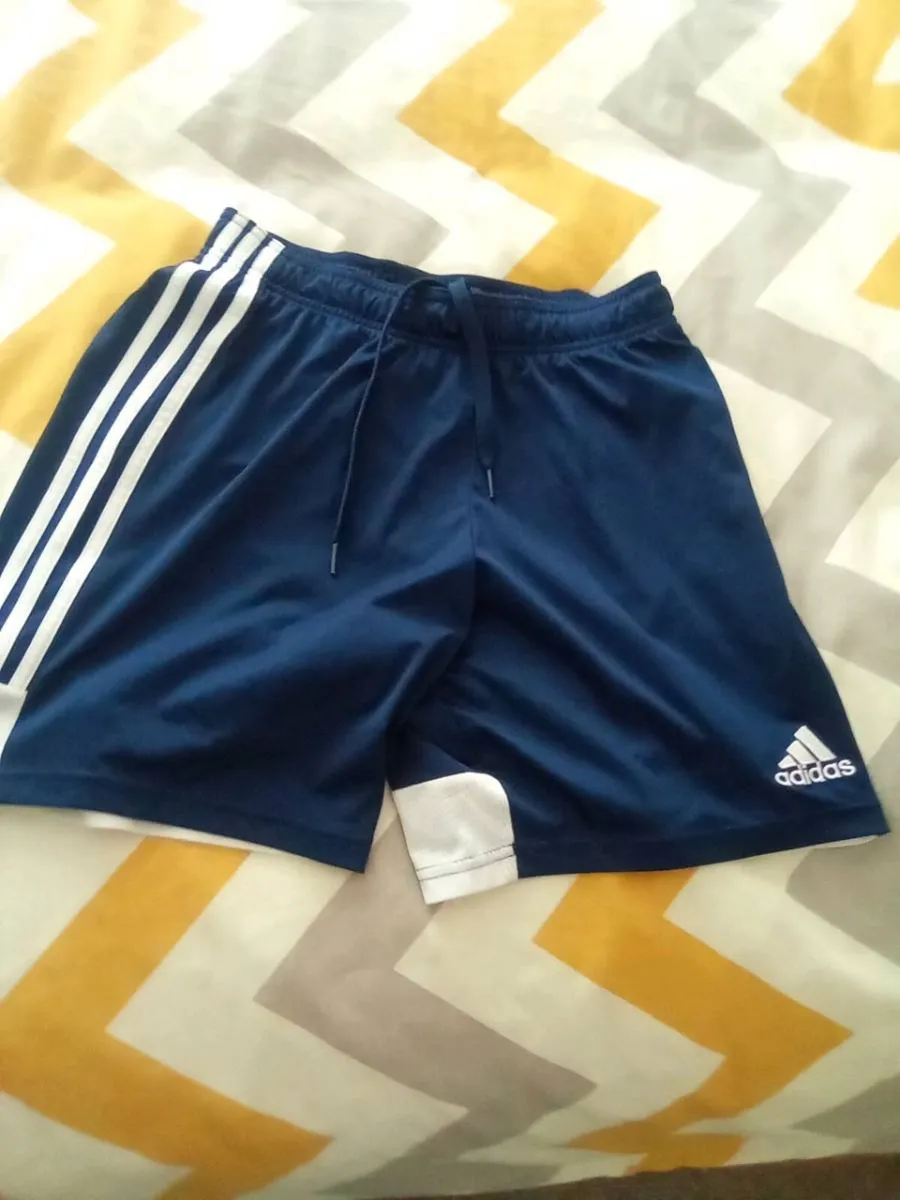 ADDIDAS.  MEDIUM.  SIZE.   SHORTS.  BLUE. - Image 1