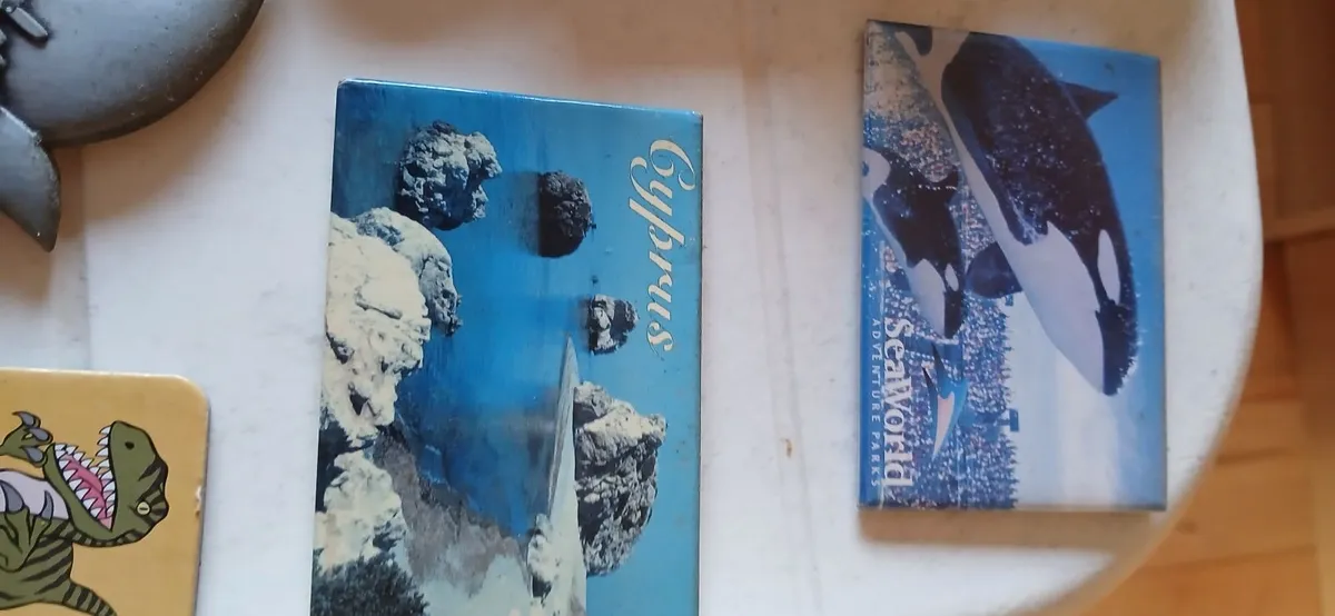 A COLLECTION OF FRIDGE MAGNETS - Image 2
