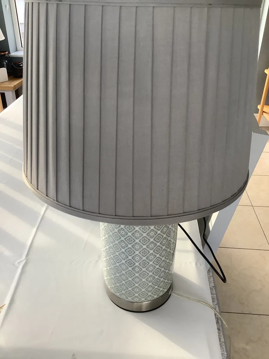 Table lamp