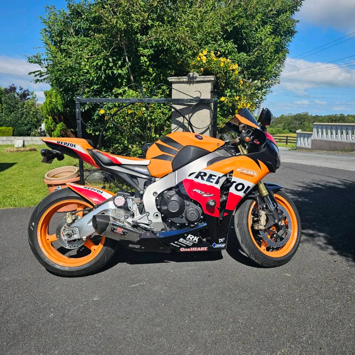 2011 honda cbr 1000rr firebalde - Image 3