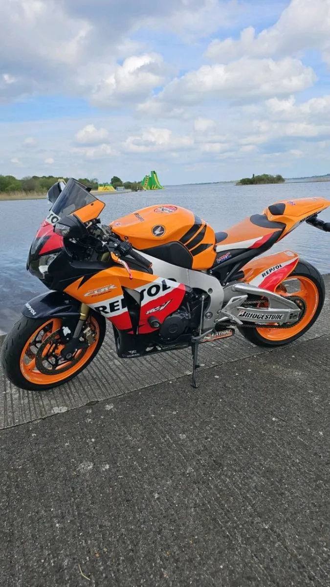 2011 honda cbr 1000rr firebalde - Image 1
