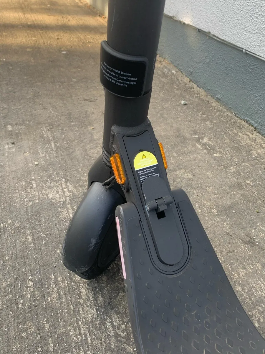 Ninebot E scooter - Image 4