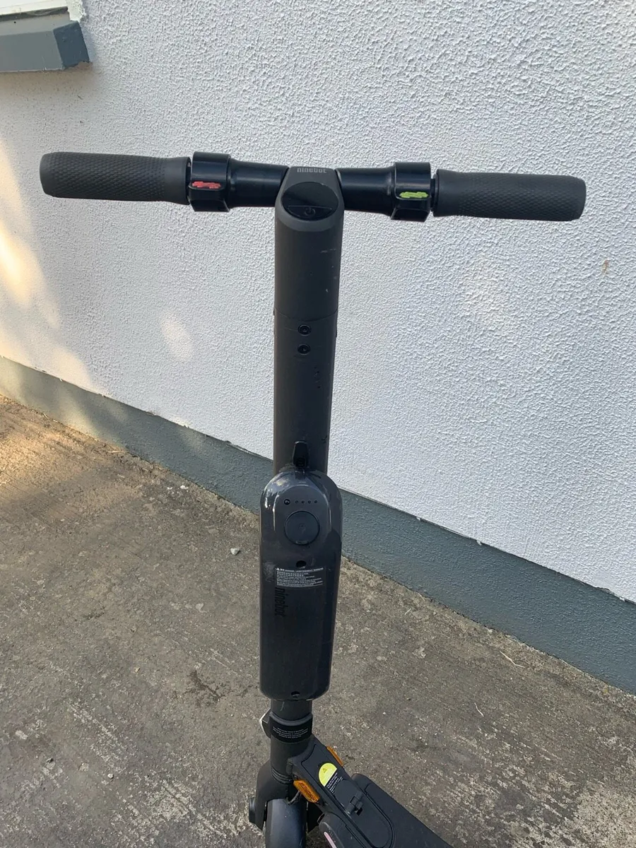 Ninebot E scooter - Image 2