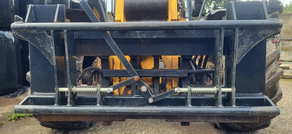 Pin and Cone  to Euro 8 Adapter Plate - Image 1