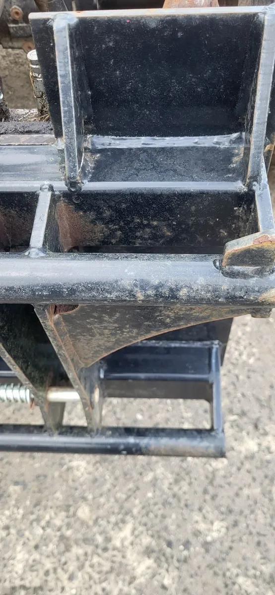 Pin and Cone  to Euro 8 Adapter Plate - Image 3