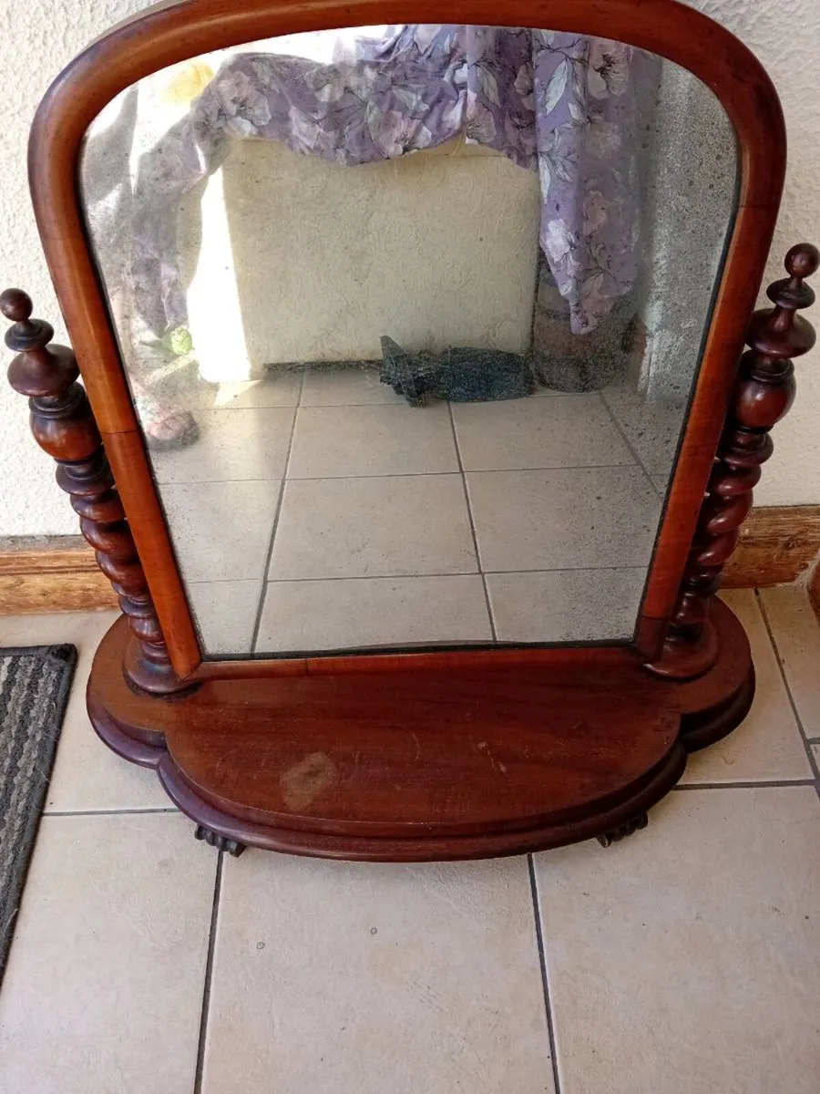 ANTIQUE AND COLLECTABLES - Image 1