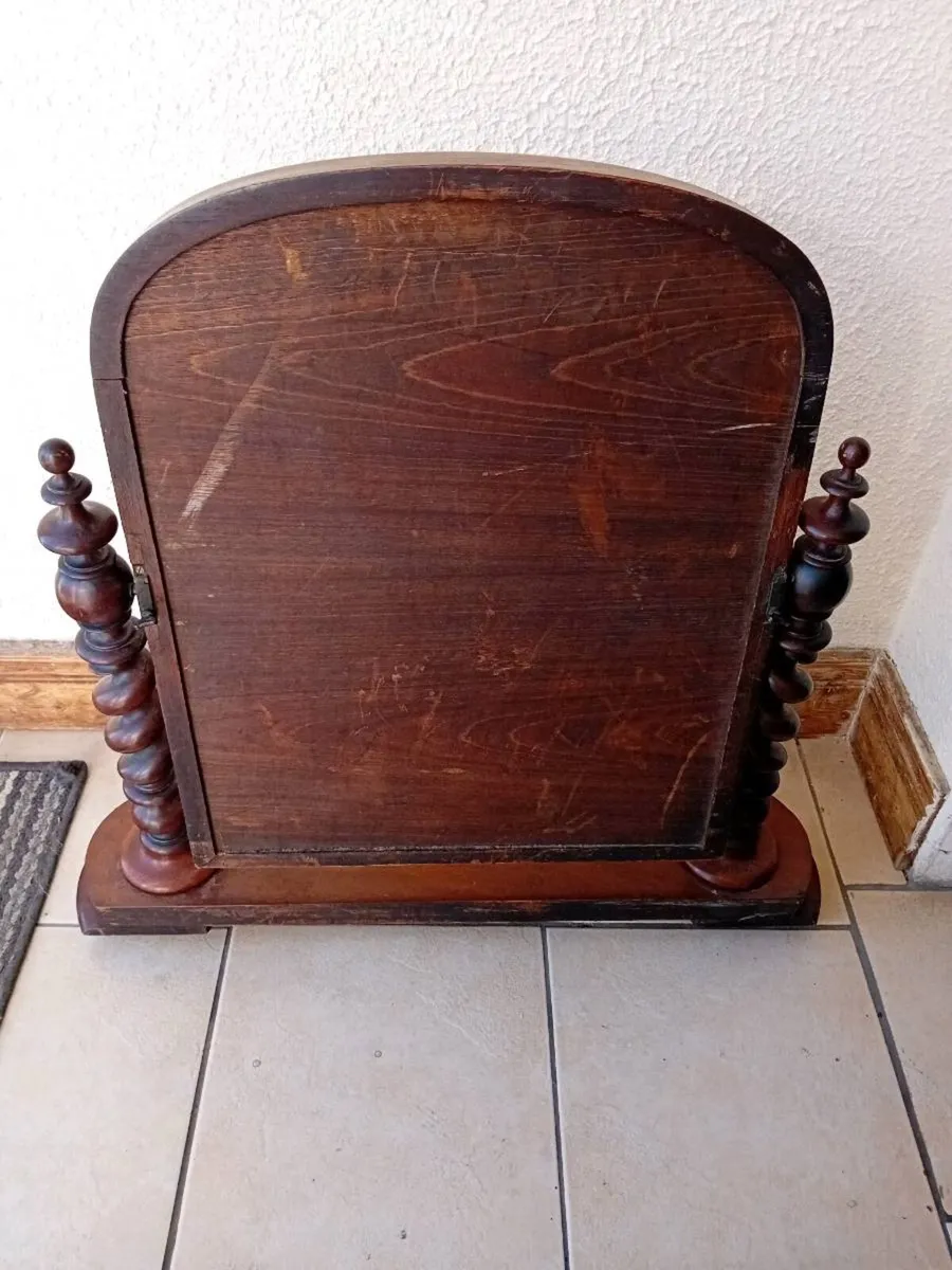 ANTIQUE AND COLLECTABLES - Image 3