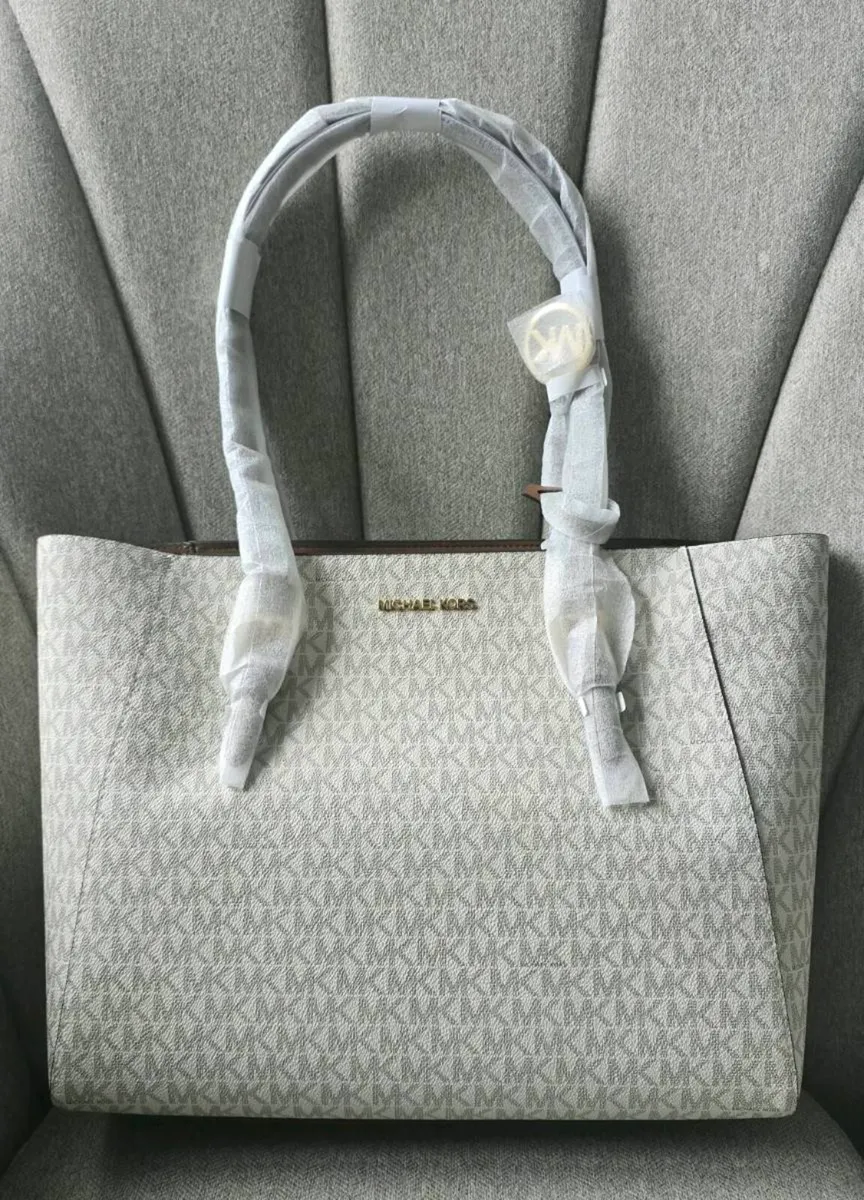 MICHAEL Kors Charlotte Large 3-in-1 Signature Tote - Image 1