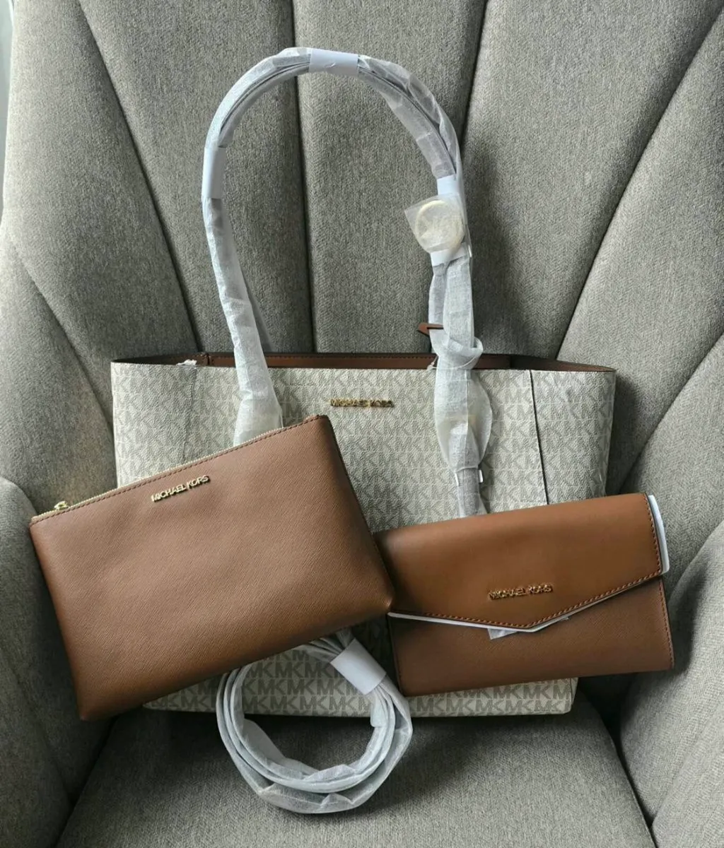 MICHAEL Kors Charlotte Large 3-in-1 Signature Tote - Image 2