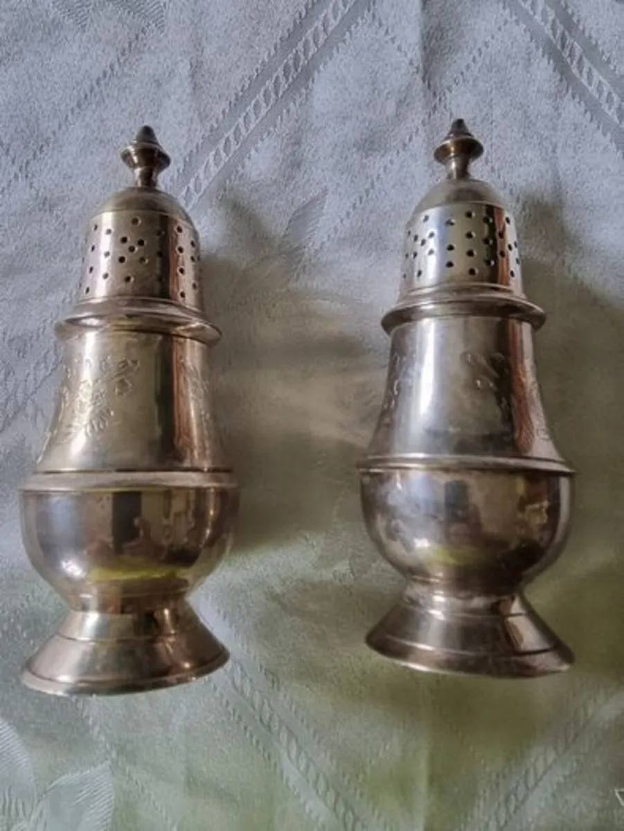 Vintage  pair of silver-plated shakers - Image 4