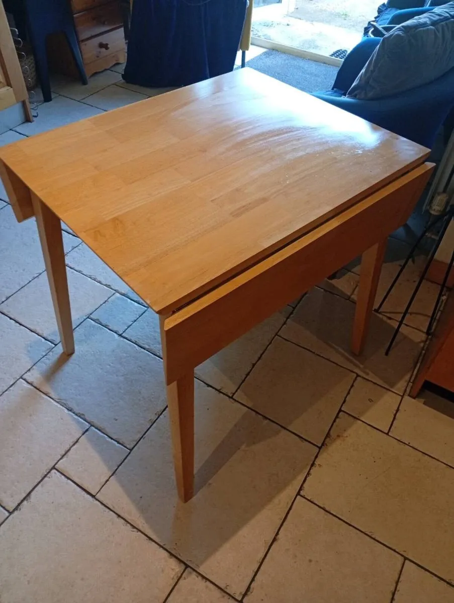 Dining / kitchen table and 2 chairs - Image 4