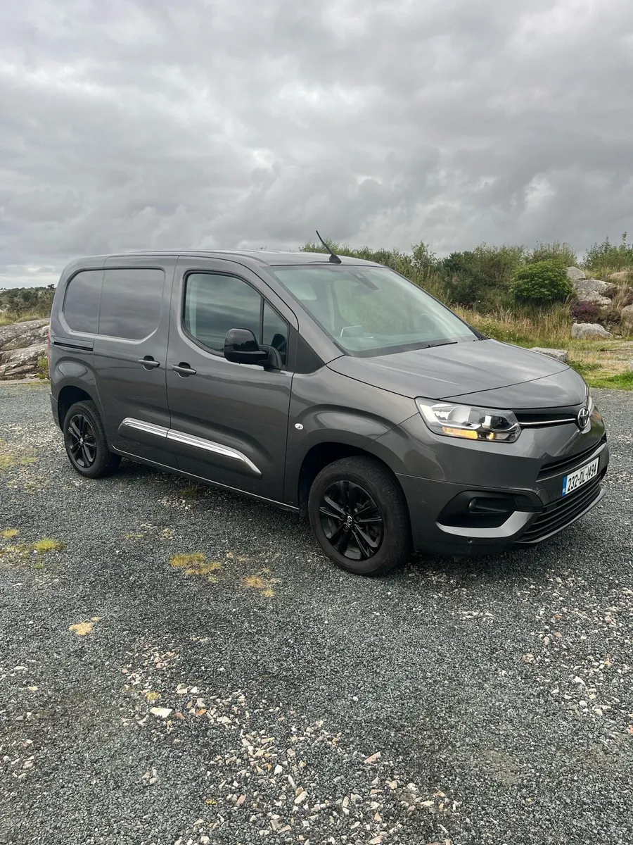 2023 Toyota proace city exclusive. Automatic. - Image 1