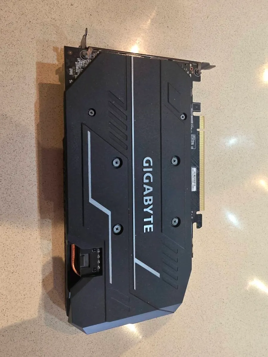 Gigabyte 2060 graphics card - Image 1