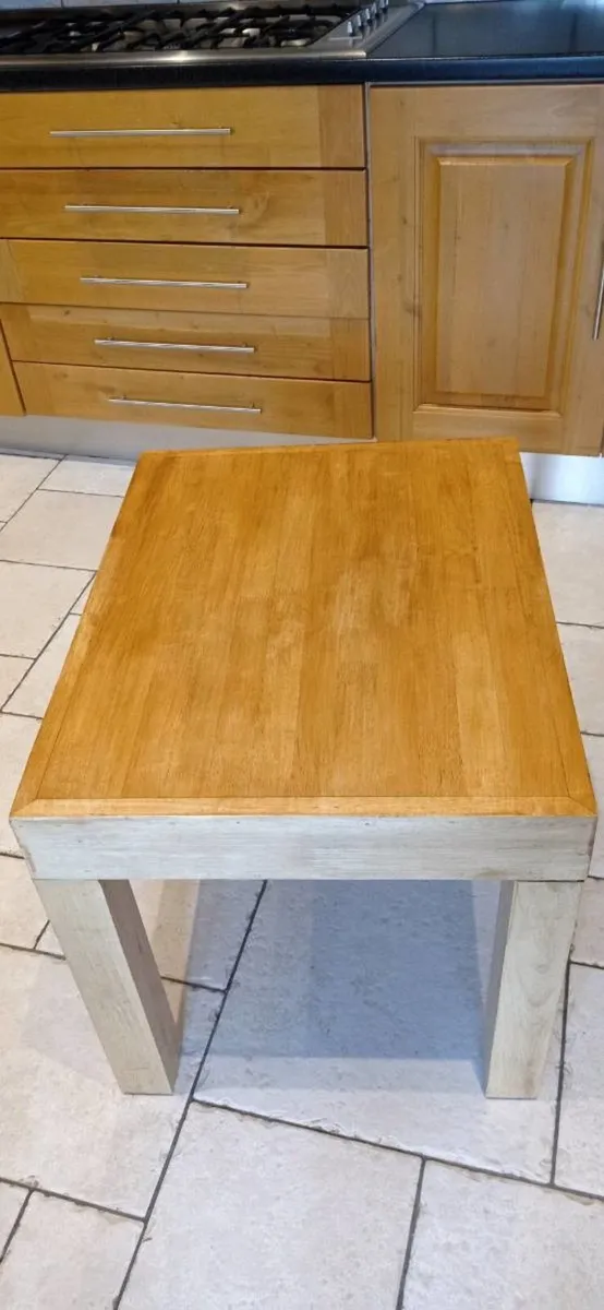 700 x 550mm Heavy pine coffee table - Image 4