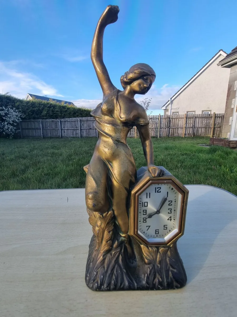 Art Nouveau figural clock from the 1920s - Image 1
