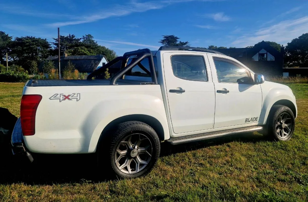 IZUZU DMAX BLADE 2014 - Image 4