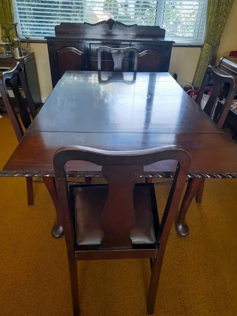 Dining room table and chairs - Image 1