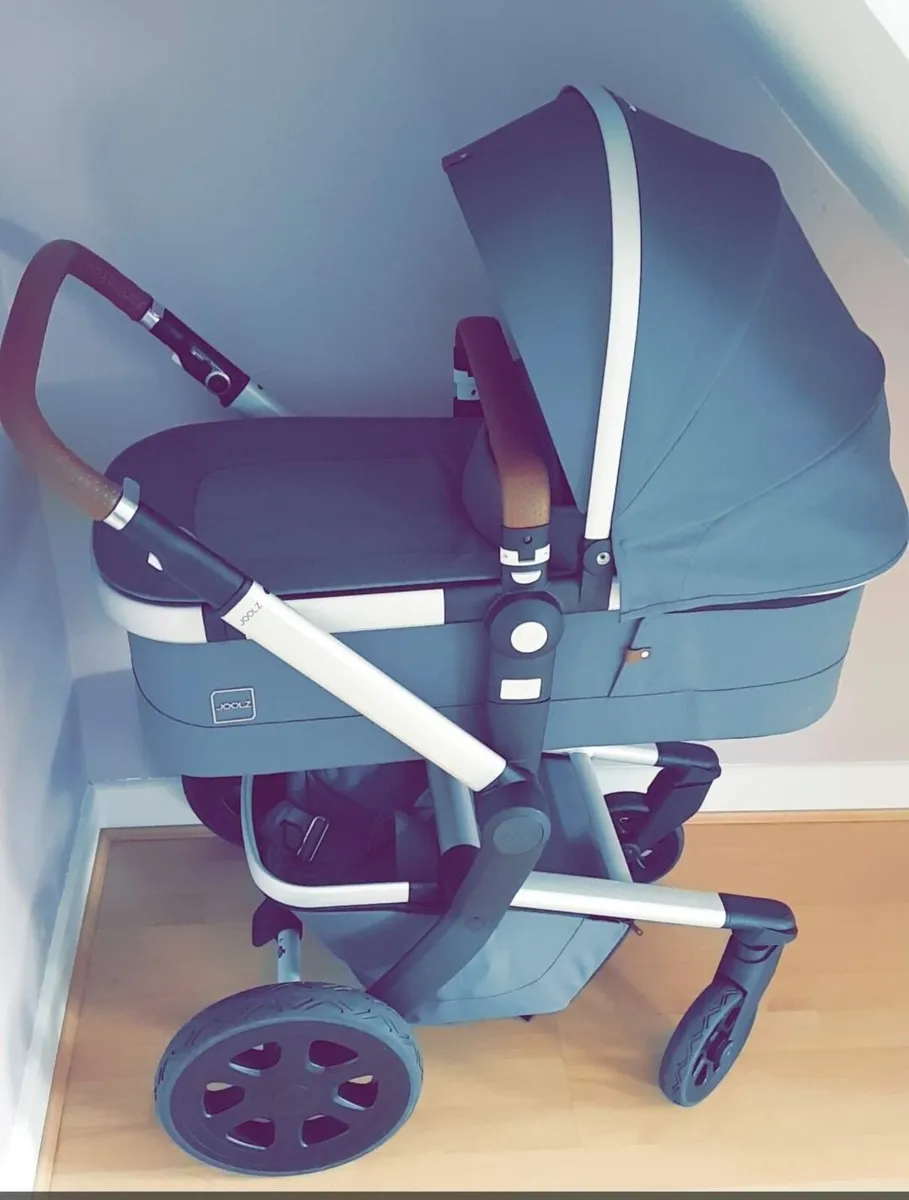 Joolz Travel System with Isofix Base and Car Seat - Image 1