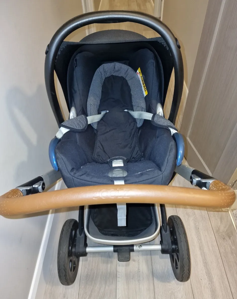 Joolz Travel System with Isofix Base and Car Seat - Image 2