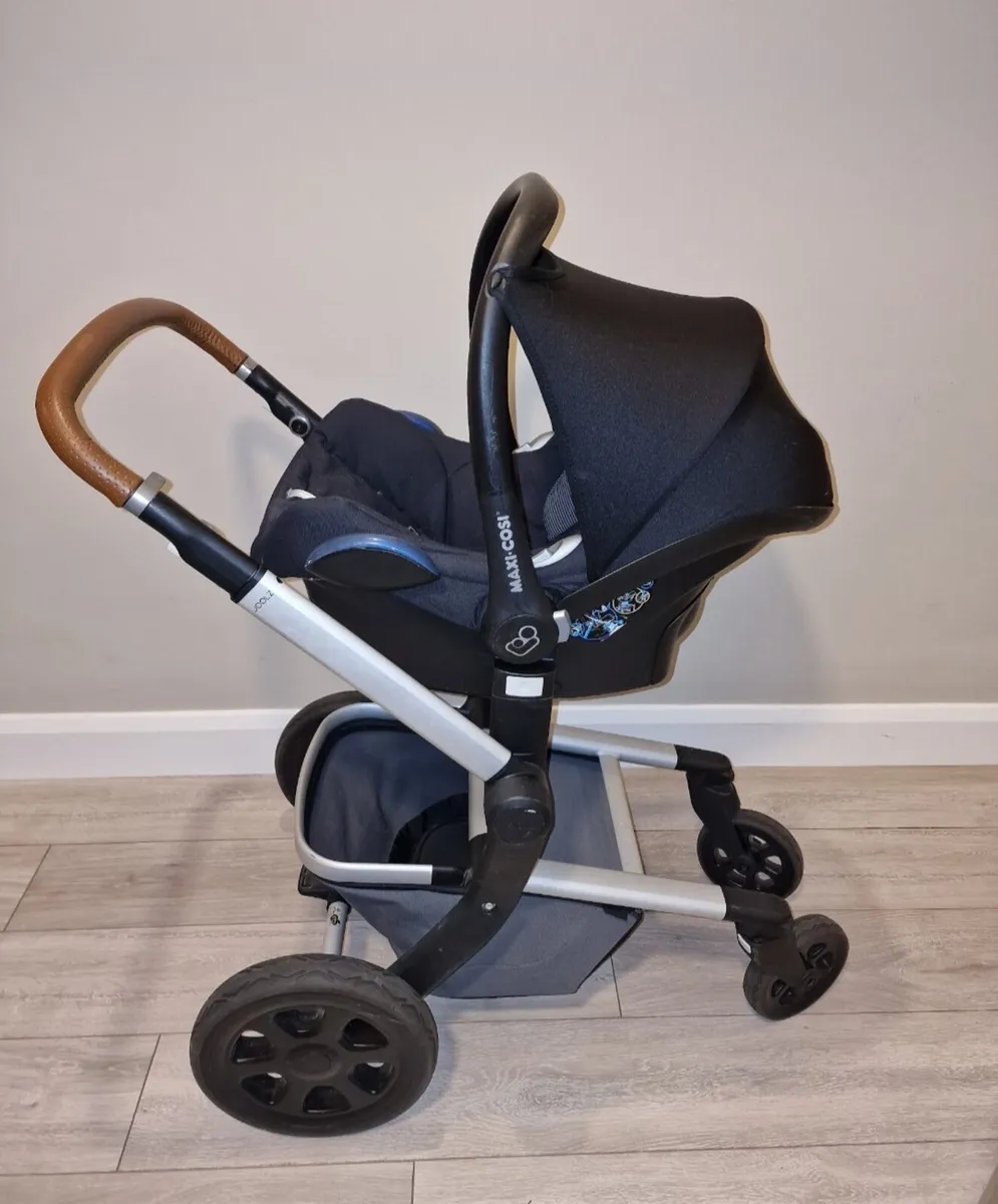 Joolz Travel System with Isofix Base and Car Seat - Image 3