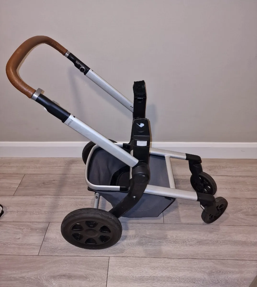 Joolz Travel System with Isofix Base and Car Seat - Image 4