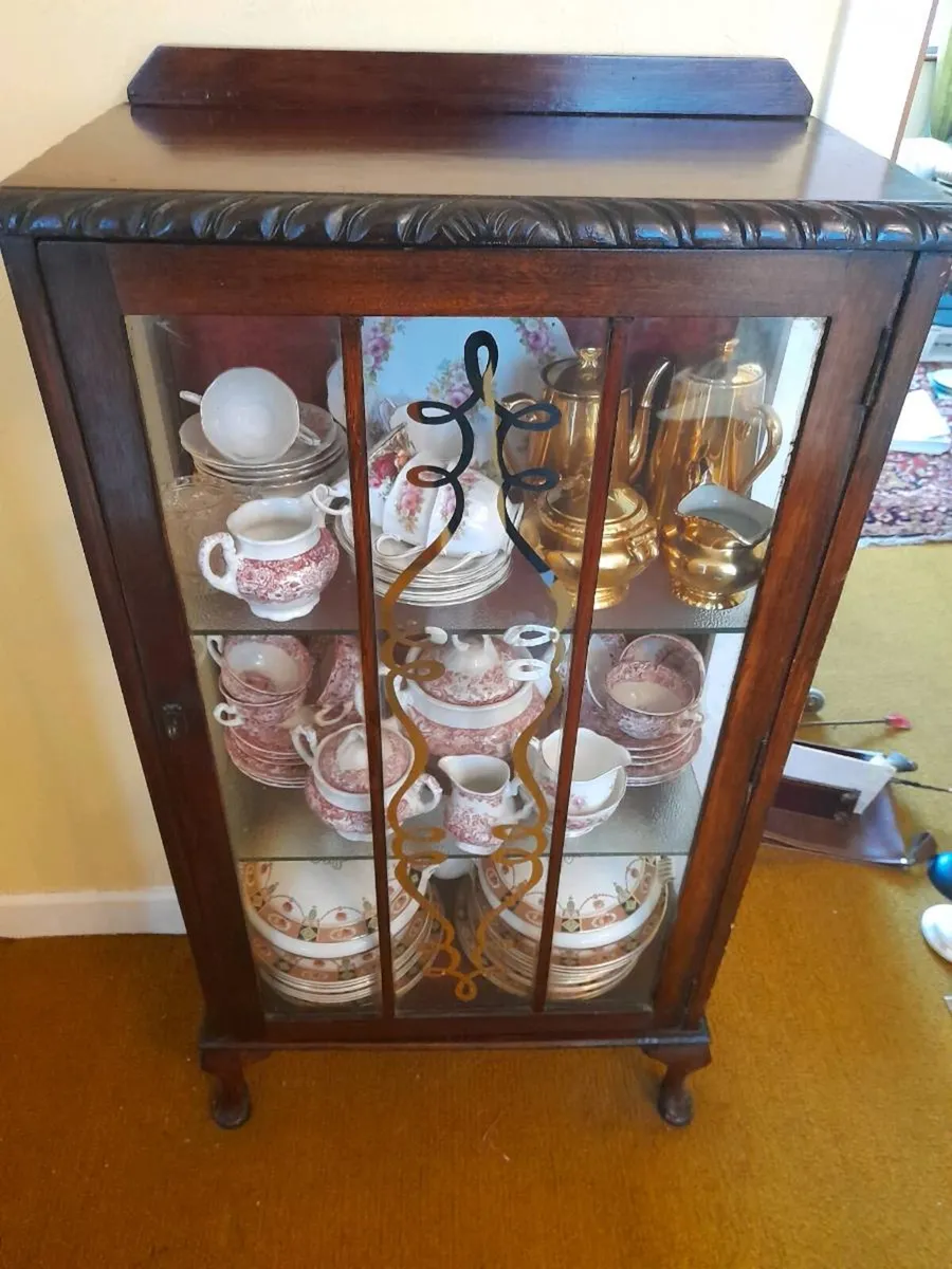 Cabinet - Image 1
