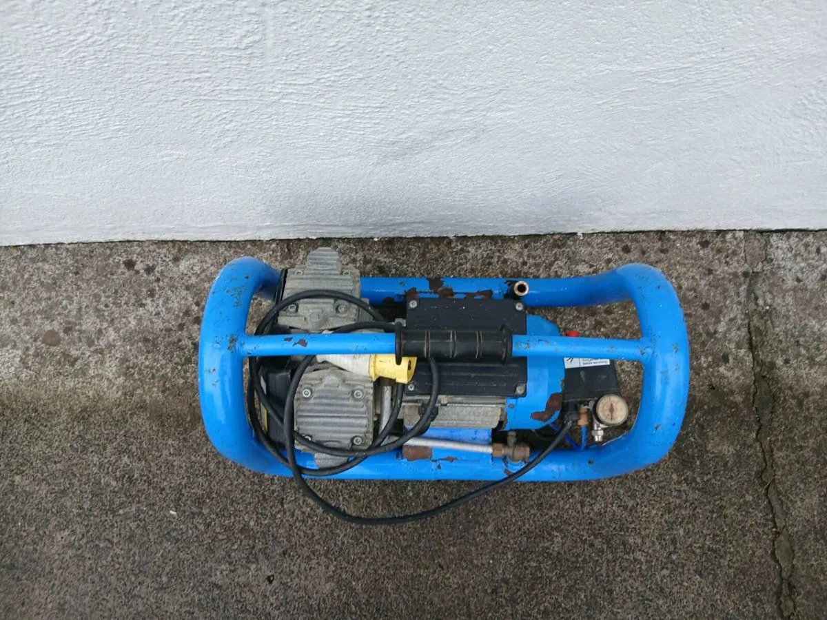 Draper Air Compressor Twin Cylinder - Image 3