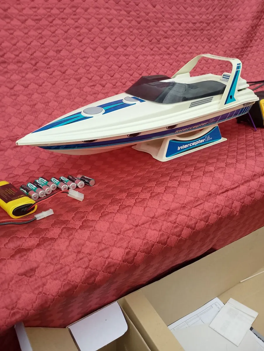 Ripmax interceptor ultra Remote control speed boat - Image 3