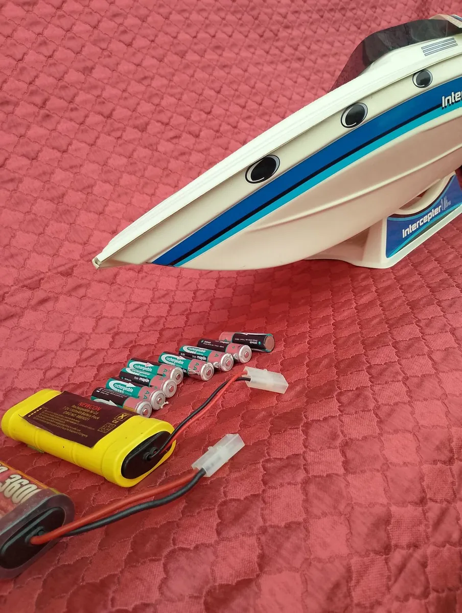 Ripmax interceptor ultra Remote control speed boat - Image 4