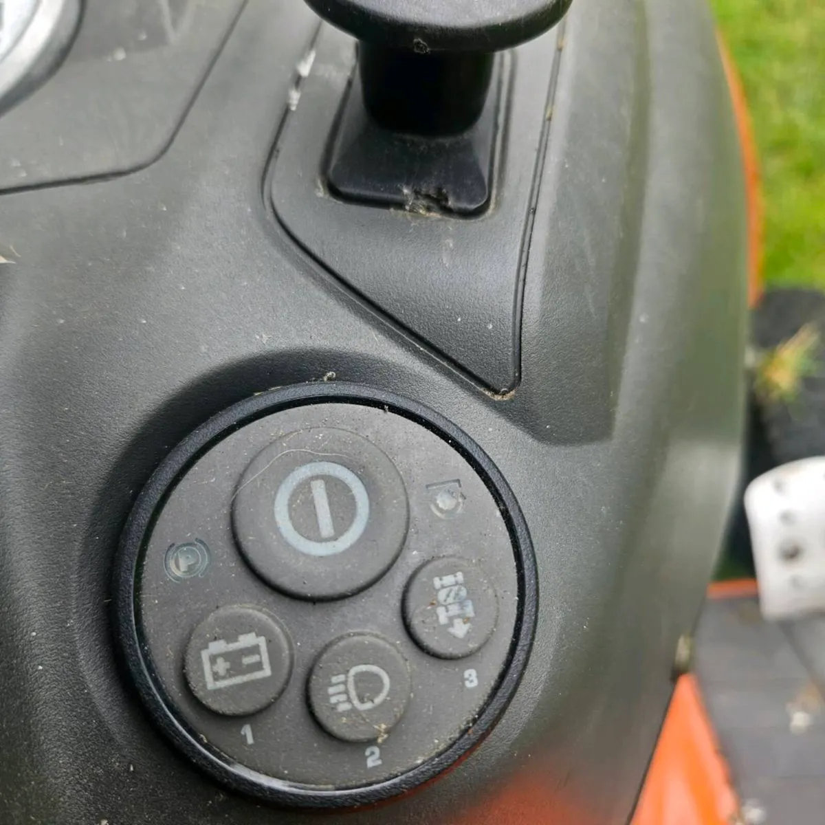 Husqvarna TC342 Ride on Mower - Image 4