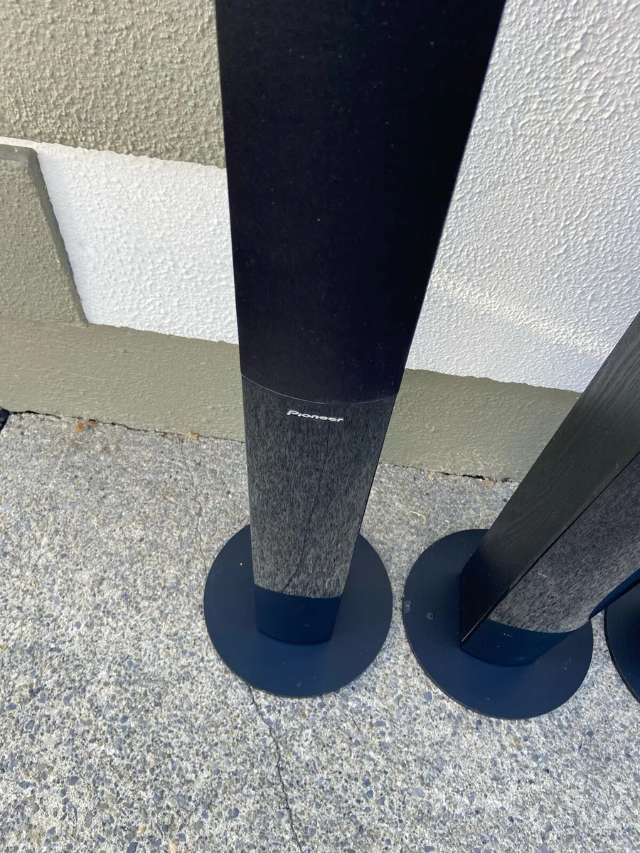 Tower/ Pillar floor Pioneer Speakers - Image 3