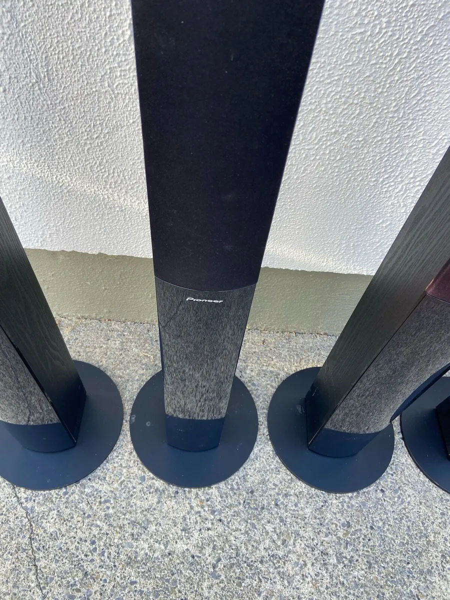 Tower/ Pillar floor Pioneer Speakers - Image 4