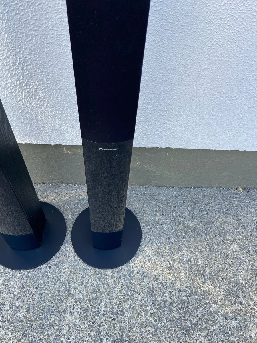 Tower/ Pillar floor Pioneer Speakers - Image 2