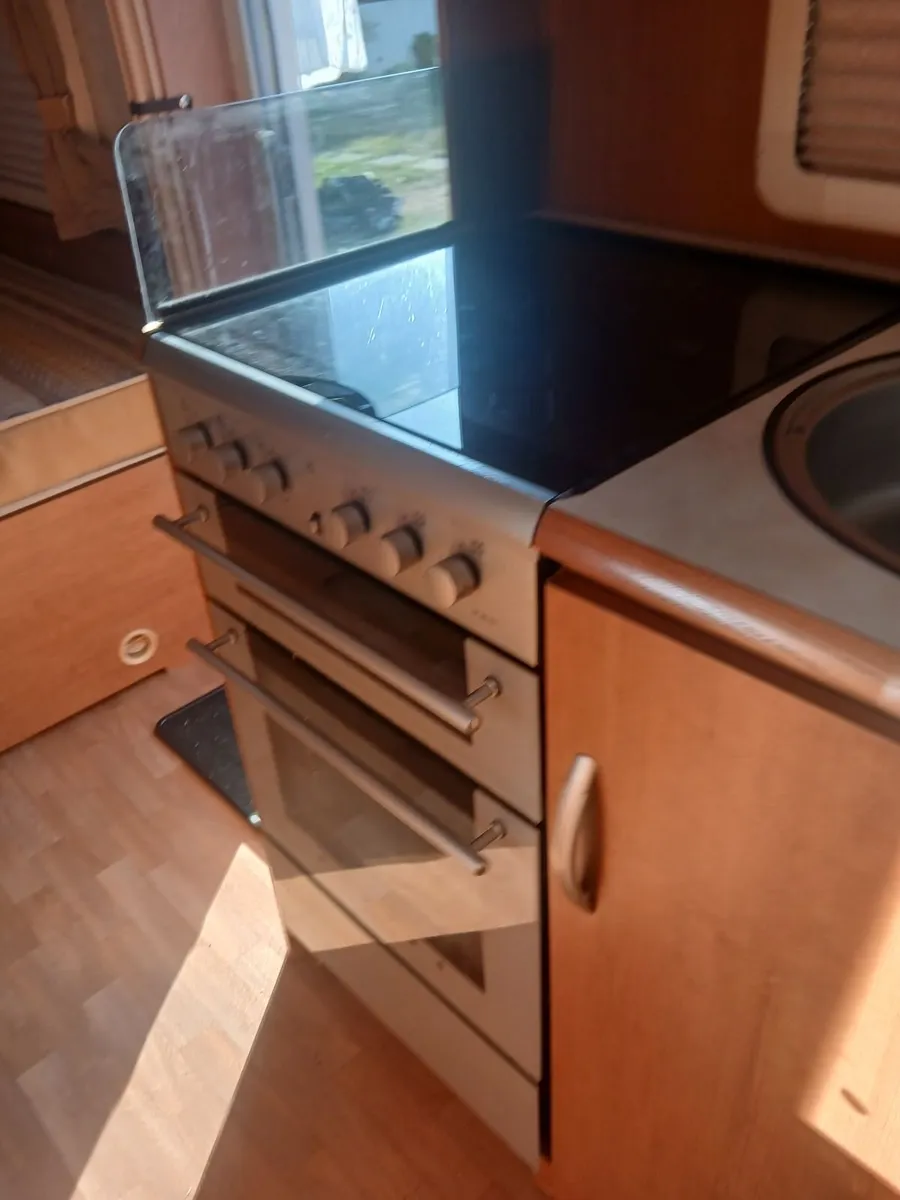 Caravan - Image 2