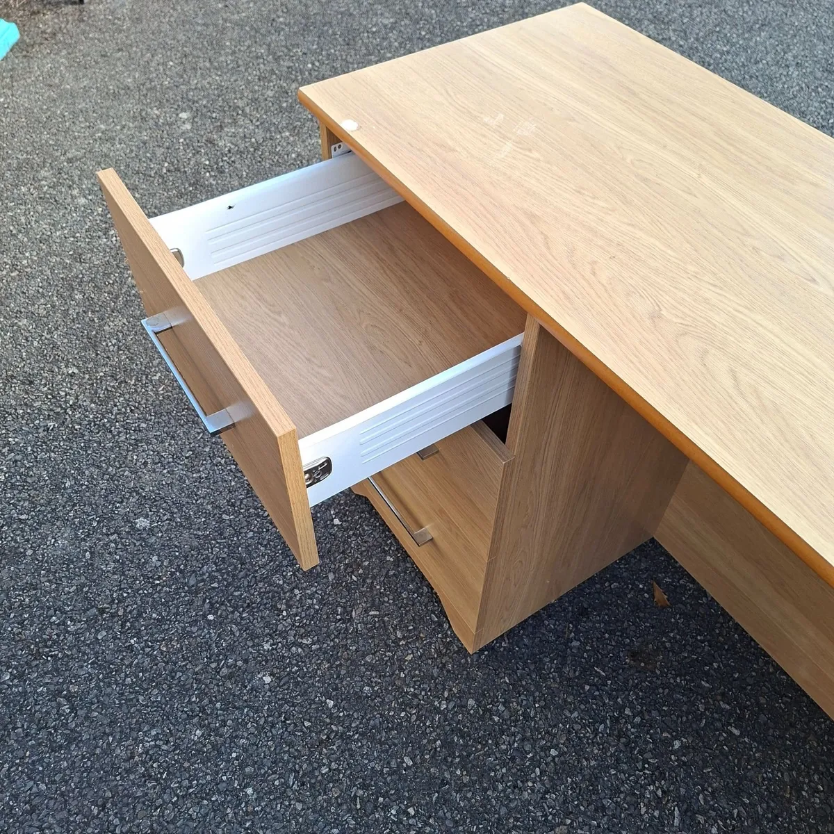 Desk - Image 4
