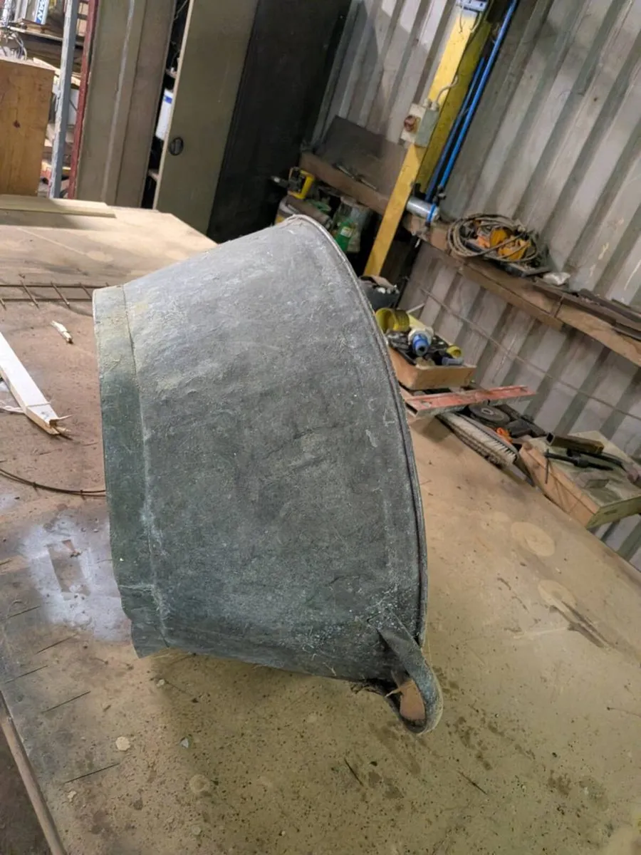 Antique bath - Image 3