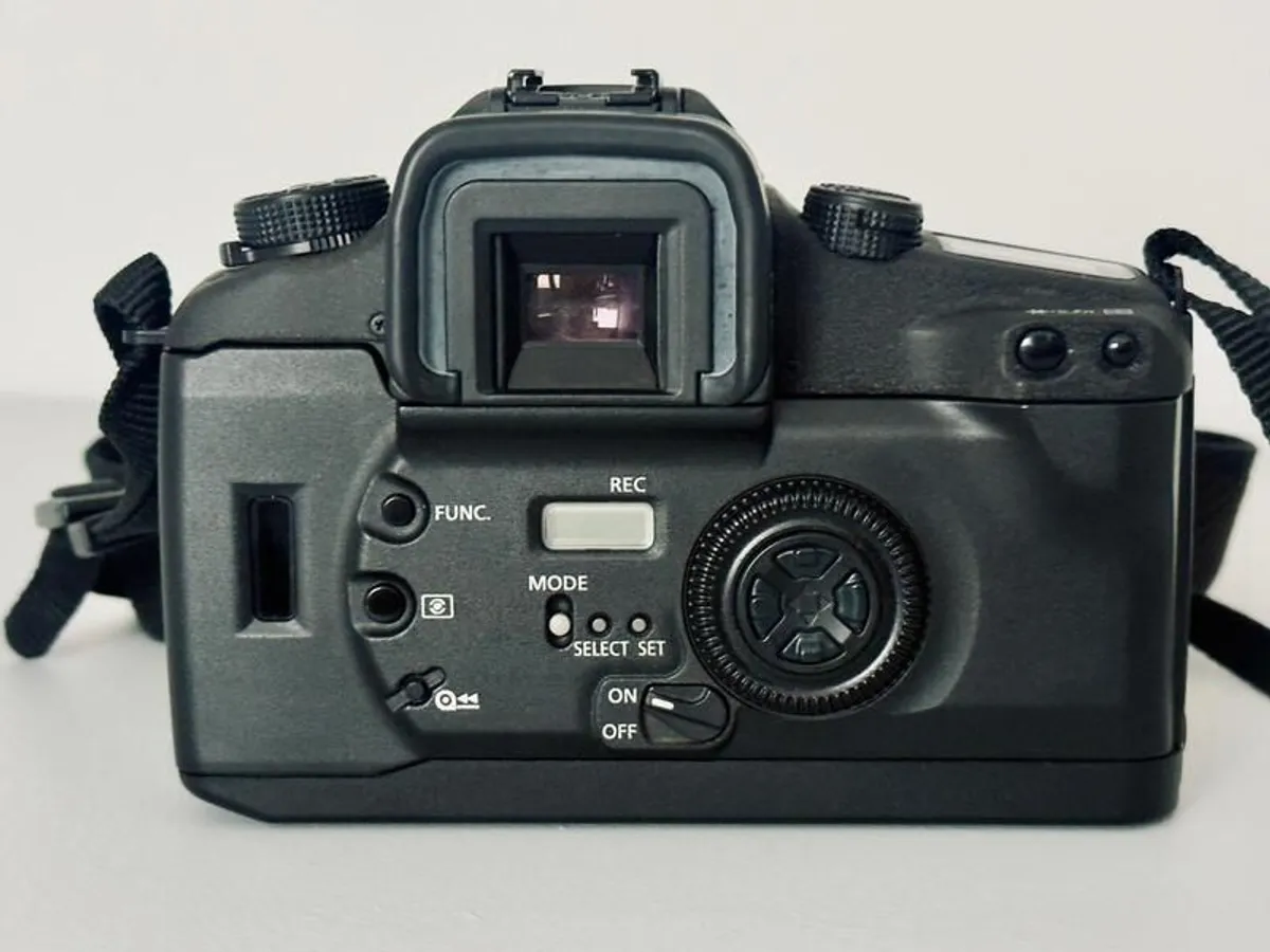 Canon EOS 30V 35mm Film Camera + Canon EF 28-80mm f/3.5-5.6 Lens - Image 3
