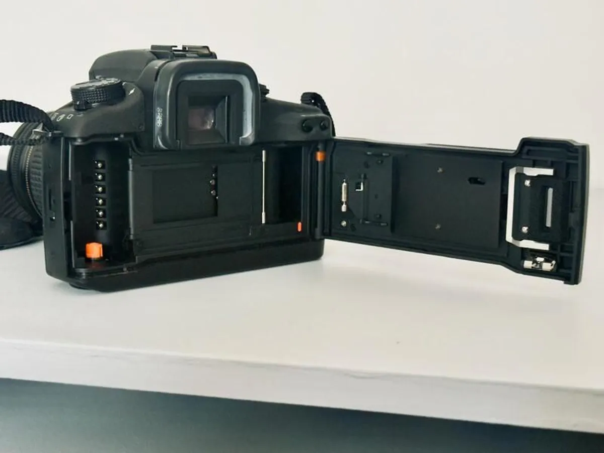 Canon EOS 30V 35mm Film Camera + Canon EF 28-80mm f/3.5-5.6 Lens - Image 4
