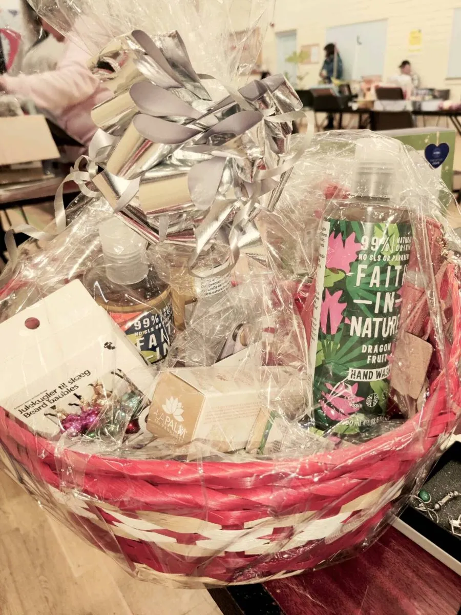 LOTS OF VARIOUS HAMPERS, & A Paul Costello Wallet - Image 4
