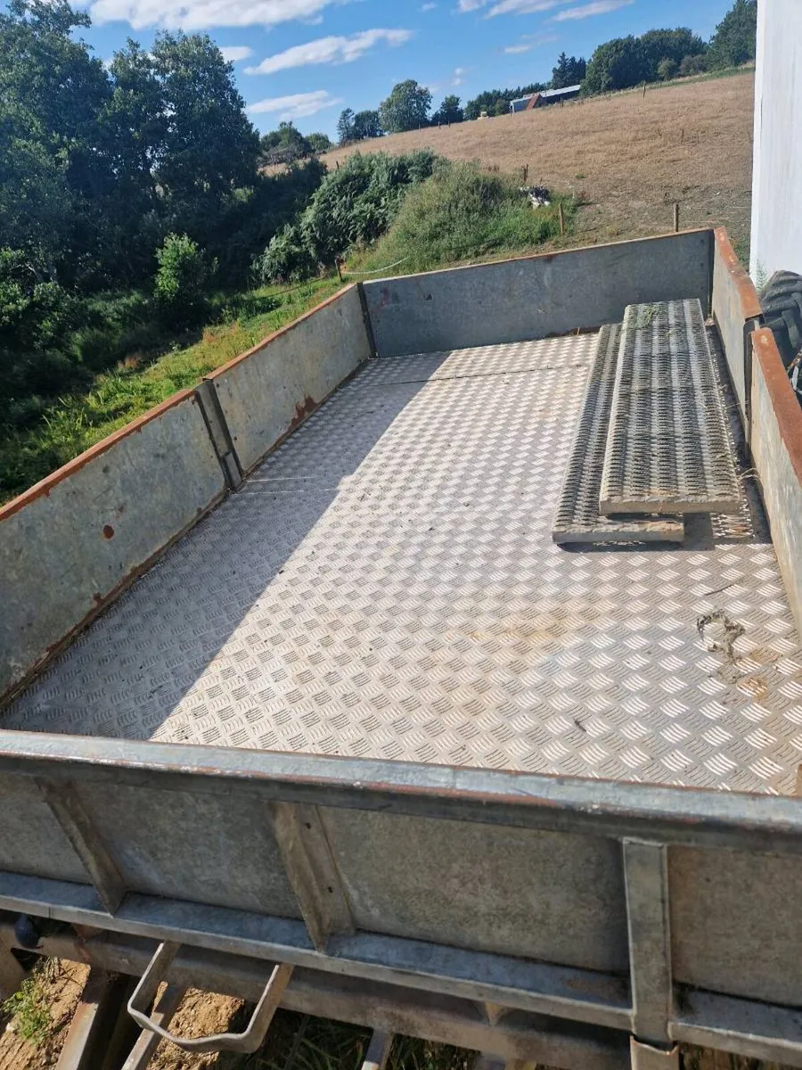 Building - Image 3