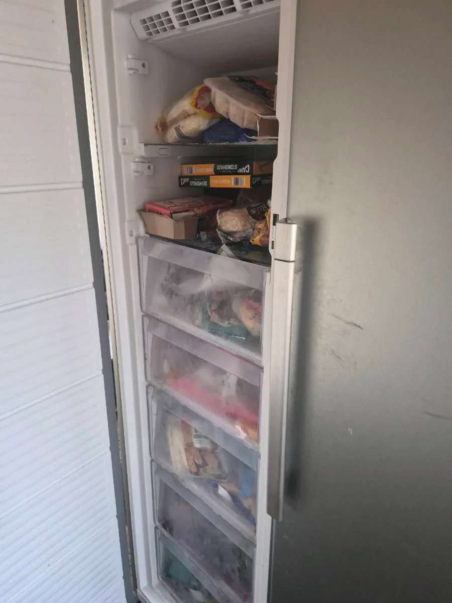Hotpoint larder freezer - Image 2