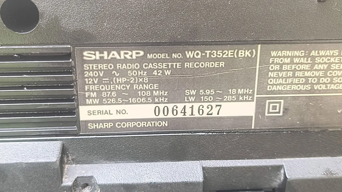 Sharp cassette stereo radio - Image 4
