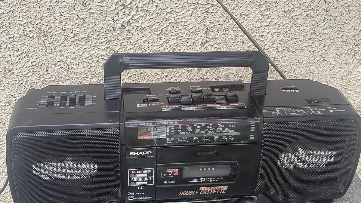 Sharp cassette stereo radio - Image 2
