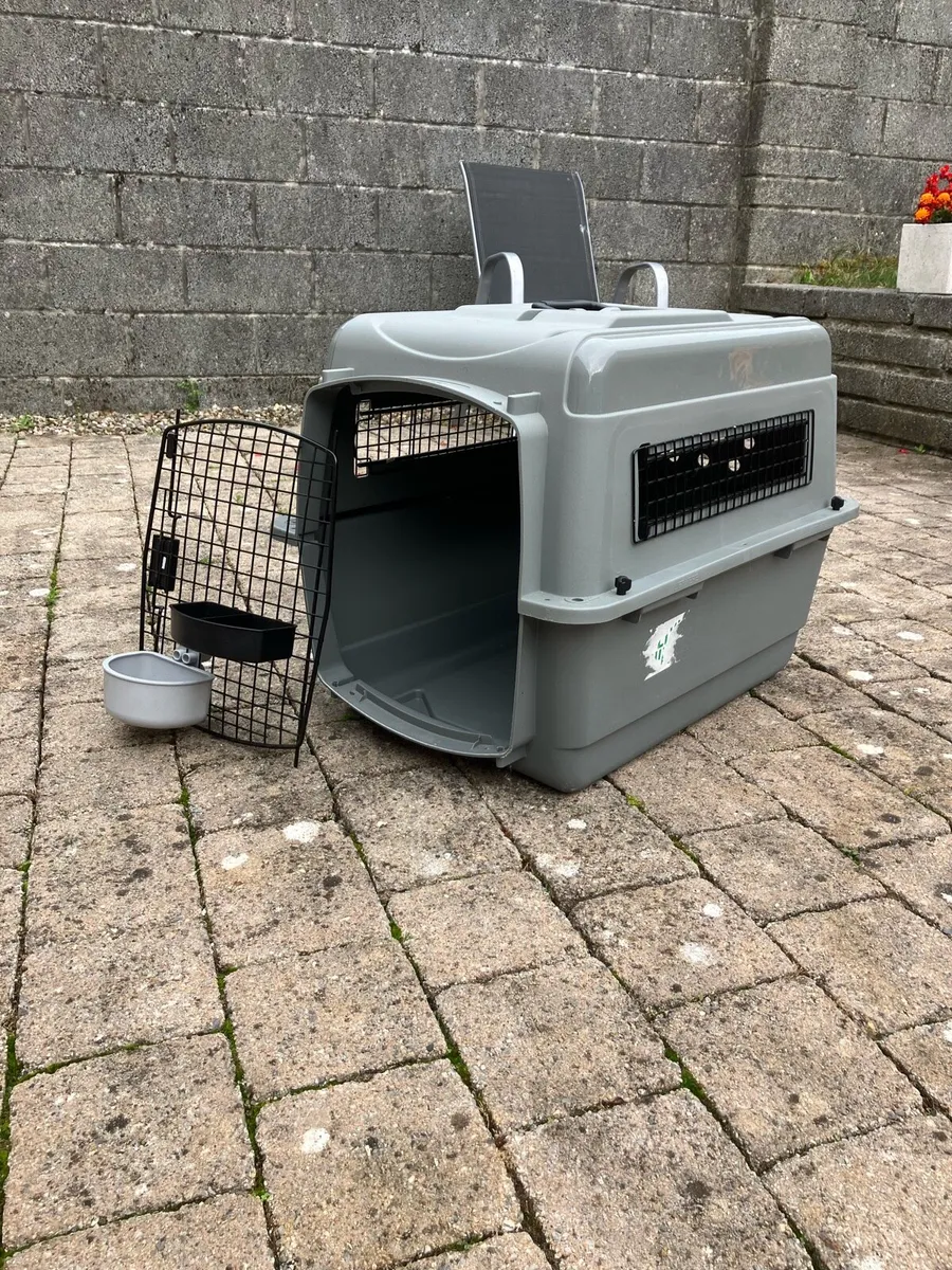 Dog kennel for air travel