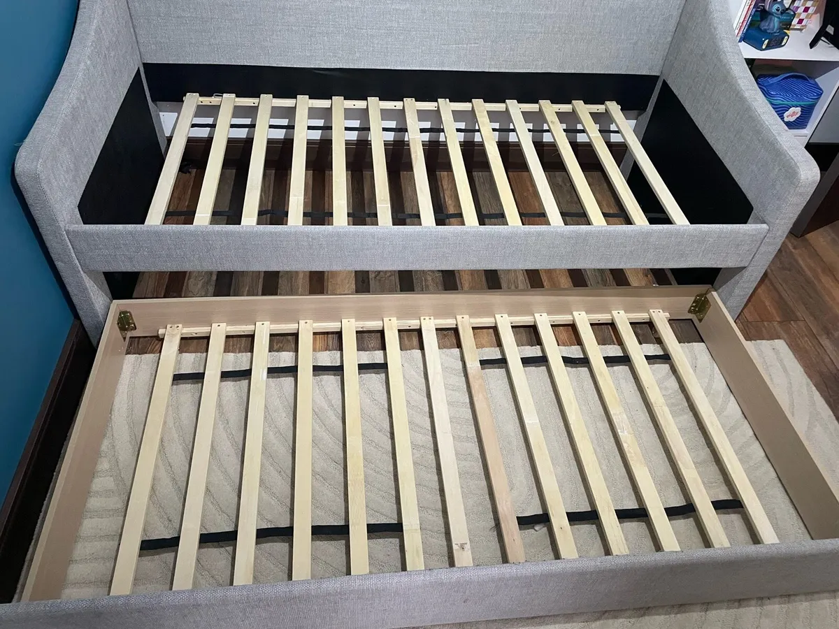 Twin size daybed with trundle - Image 2