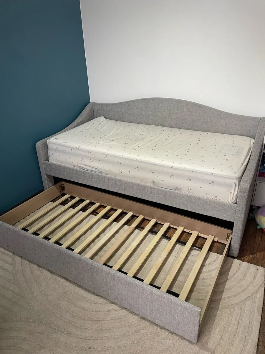 Twin size daybed with trundle - Image 3