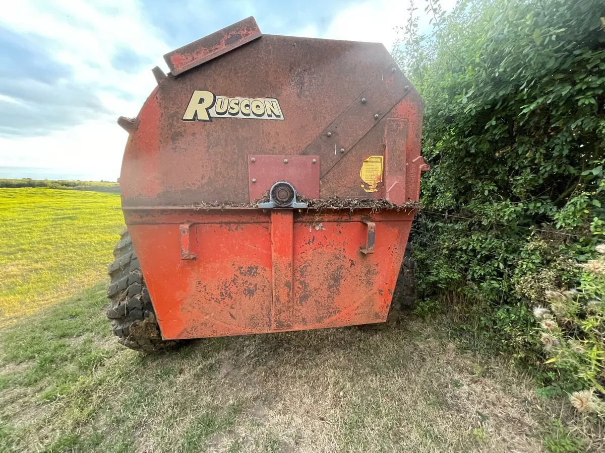 Ruscon 10.5 cu yd spreader - Image 2
