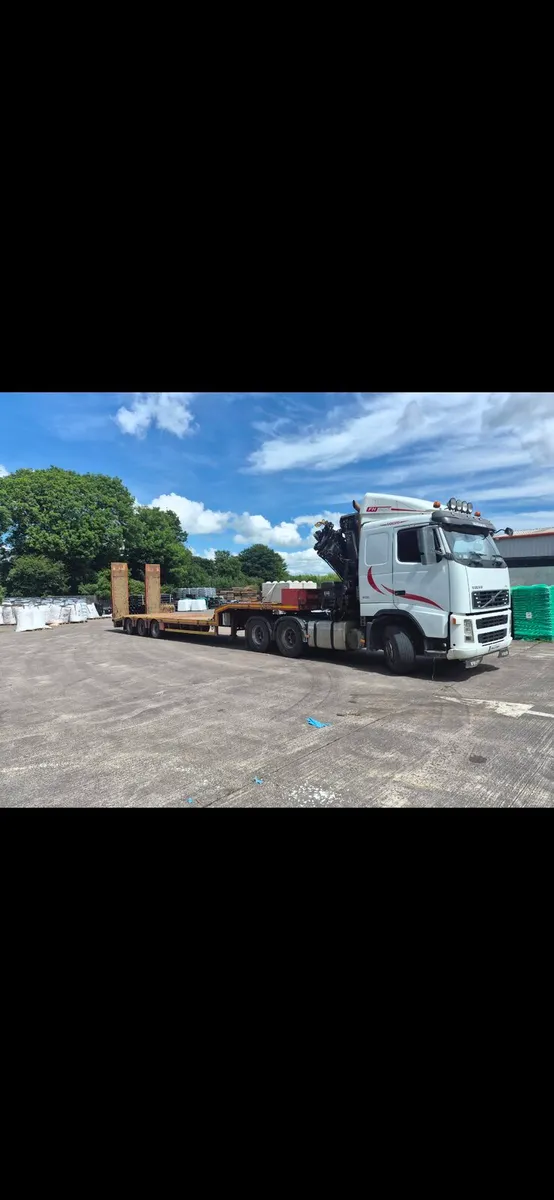 Crane and lowloader - Image 3
