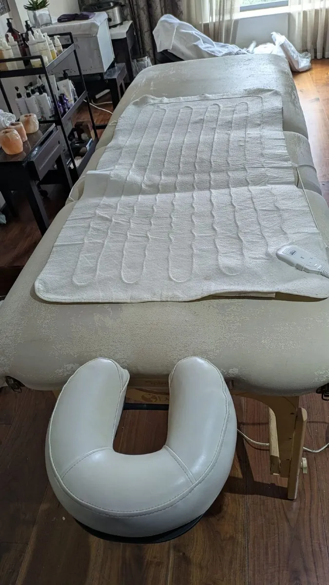 2 x EarthLite Spirit Professional Massage Tables - Image 3